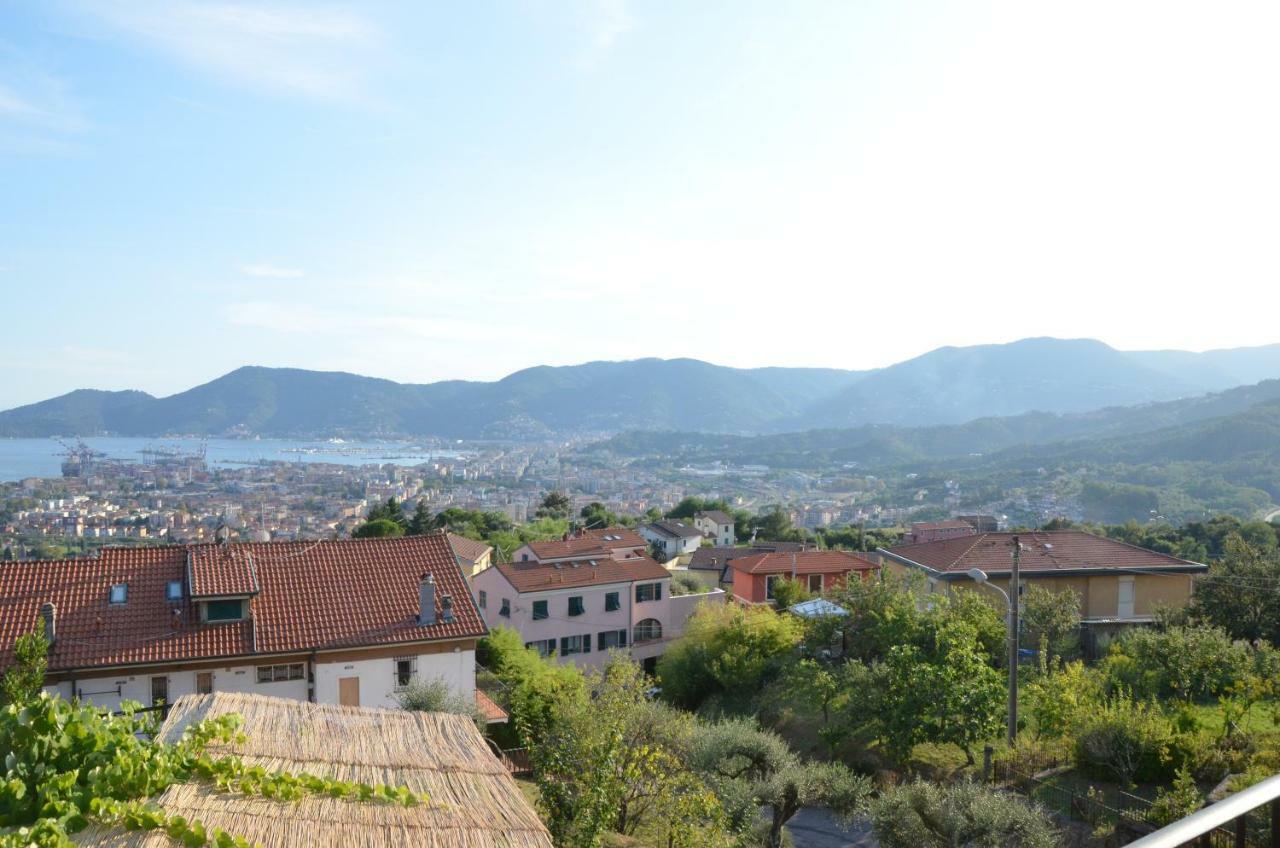 La Casa Con Vista Di Emma Apartment Vezzano Ligure Exterior photo