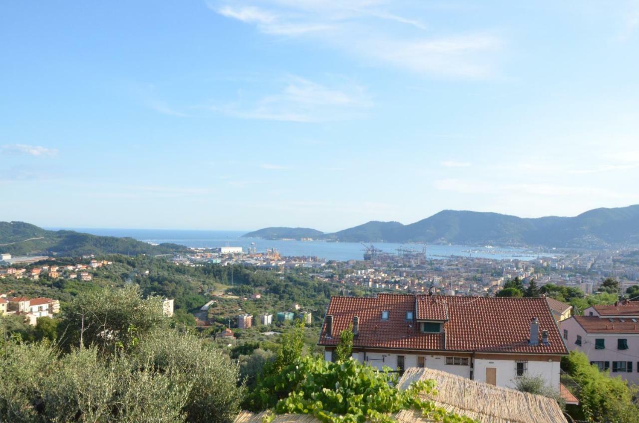 La Casa Con Vista Di Emma Apartment Vezzano Ligure Exterior photo