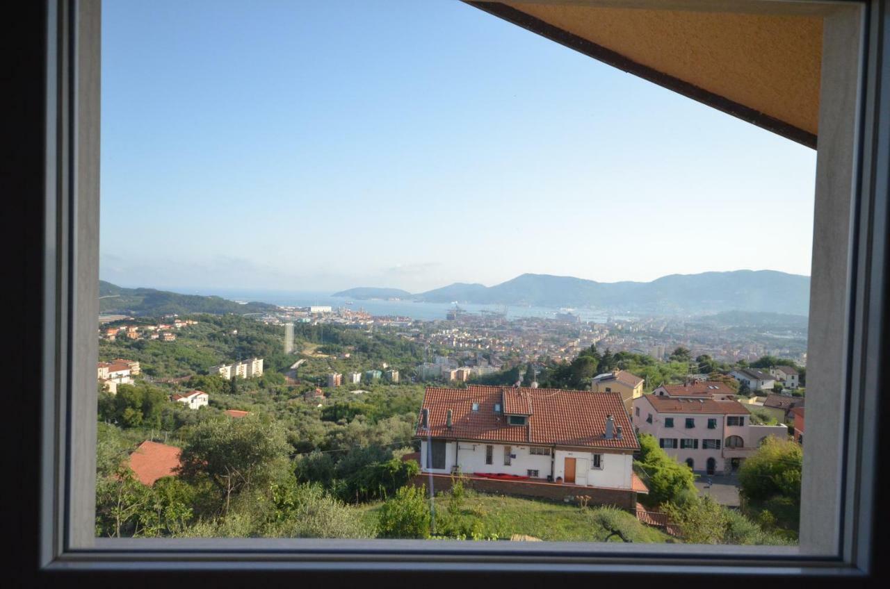La Casa Con Vista Di Emma Apartment Vezzano Ligure Exterior photo